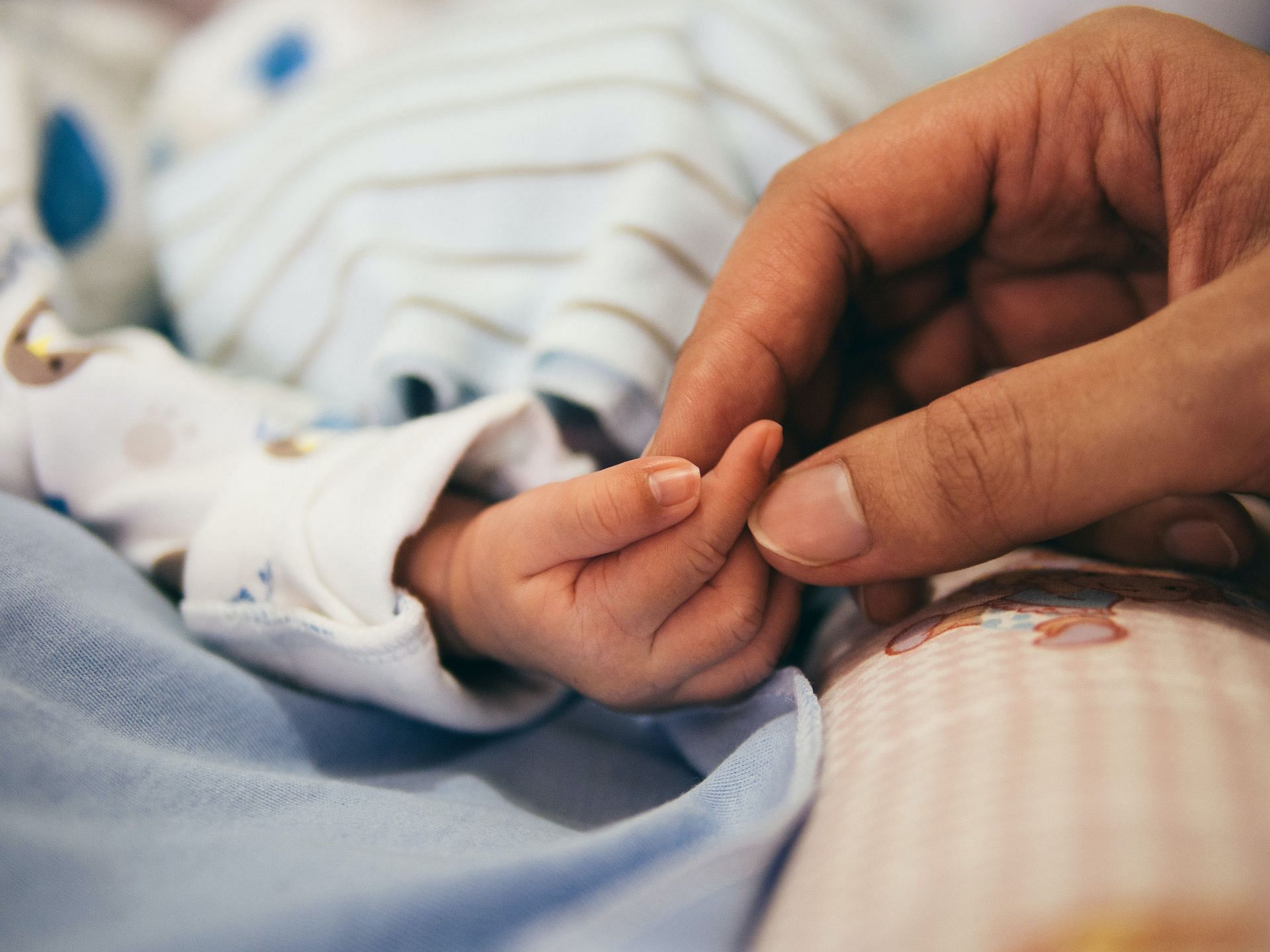 Parents play a huge role in how children goes through this condition. (Image via Unsplash/ Aditya Romansa)